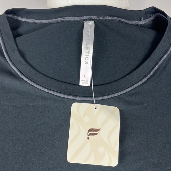 NWT Fabletics Phoenix Lite Black Stretch Short Sleeve Workout Top - Picture 6 of 8